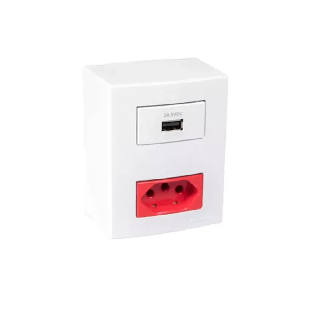 Foto de uma tomada externa e uma entrada USB de acabamento elétrico